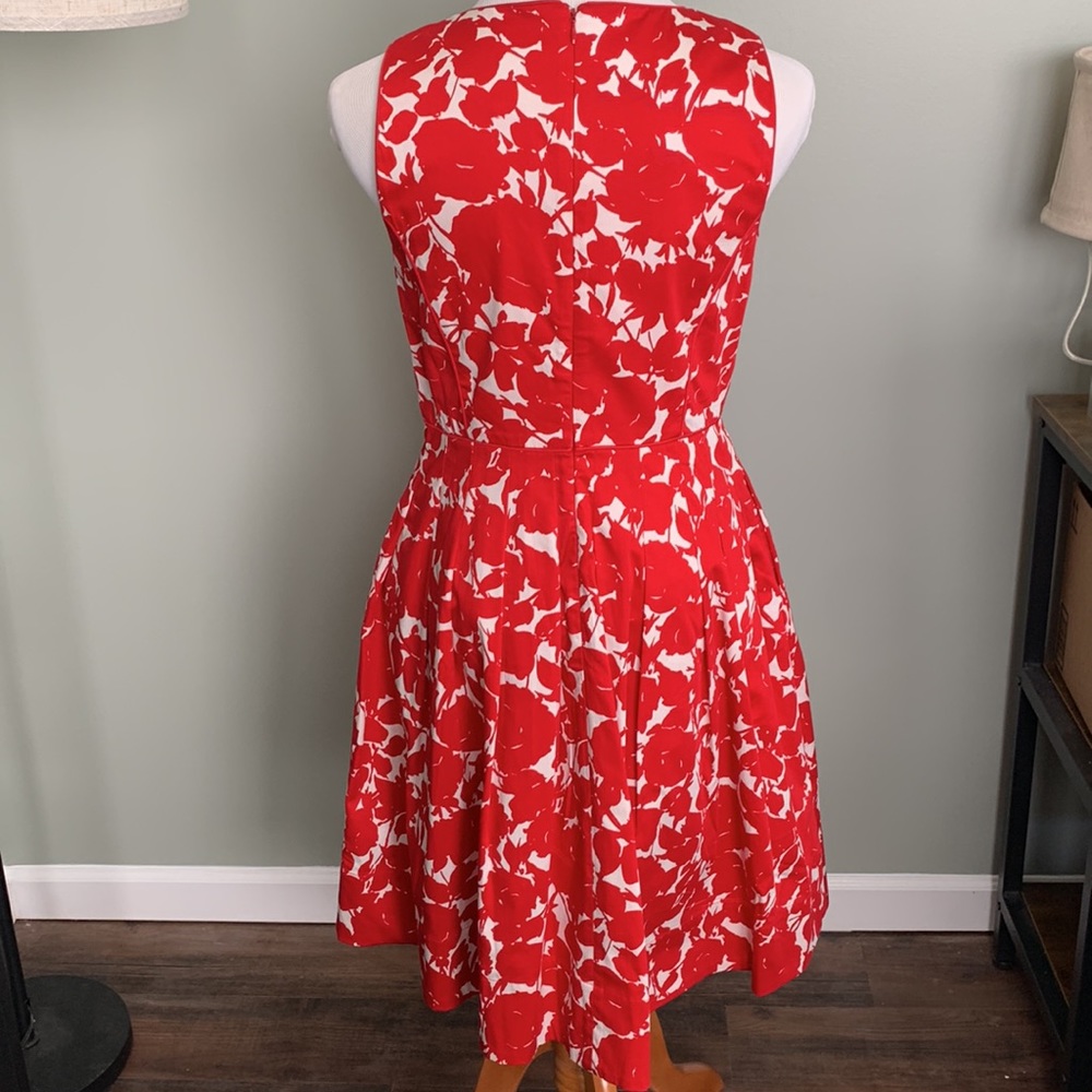 NWT Talbots sleeveless dress size 8P Red White Floral Fit & Flare with Pockets - Picture 3 of 6